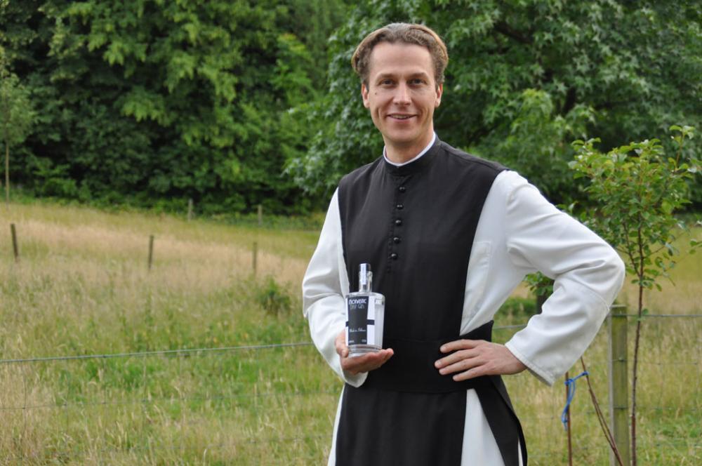 PATER JUSTINIUS | DER PATER MIT DEM GIN